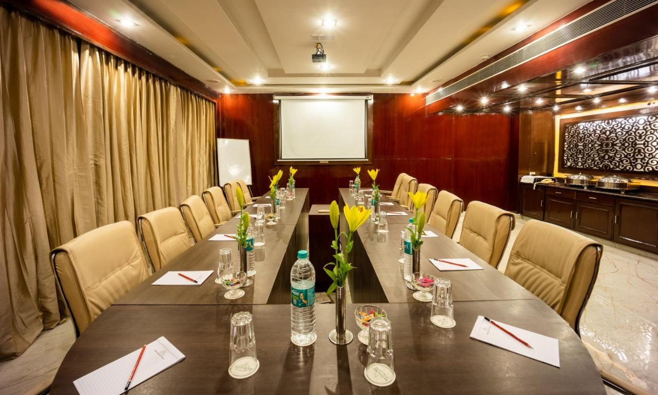 Hotel Shanti Palace Mahipalpur New Delhi Exteriör bild