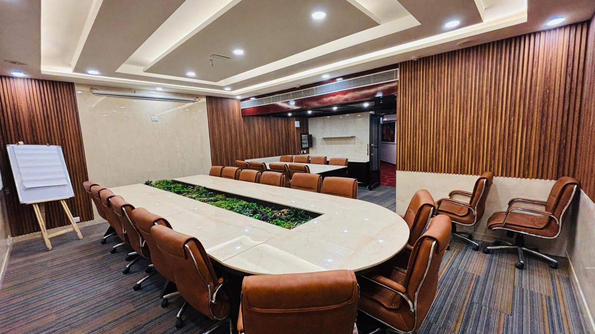 Hotel Shanti Palace Mahipalpur New Delhi Exteriör bild