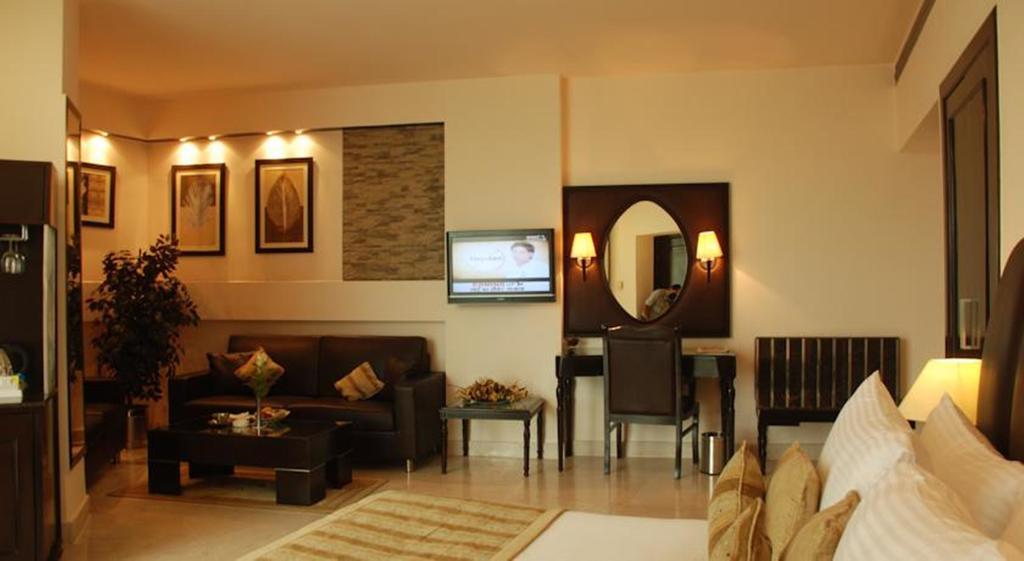 Hotel Shanti Palace Mahipalpur New Delhi Exteriör bild