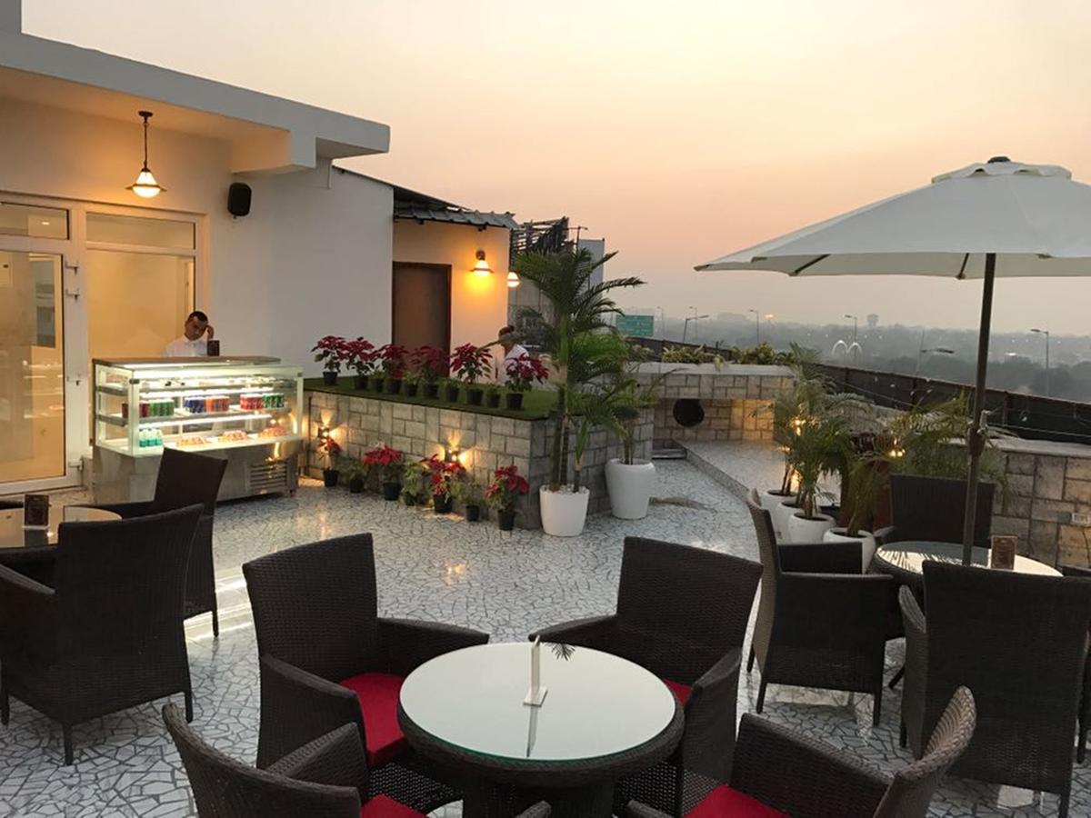 Hotel Shanti Palace Mahipalpur New Delhi Exteriör bild
